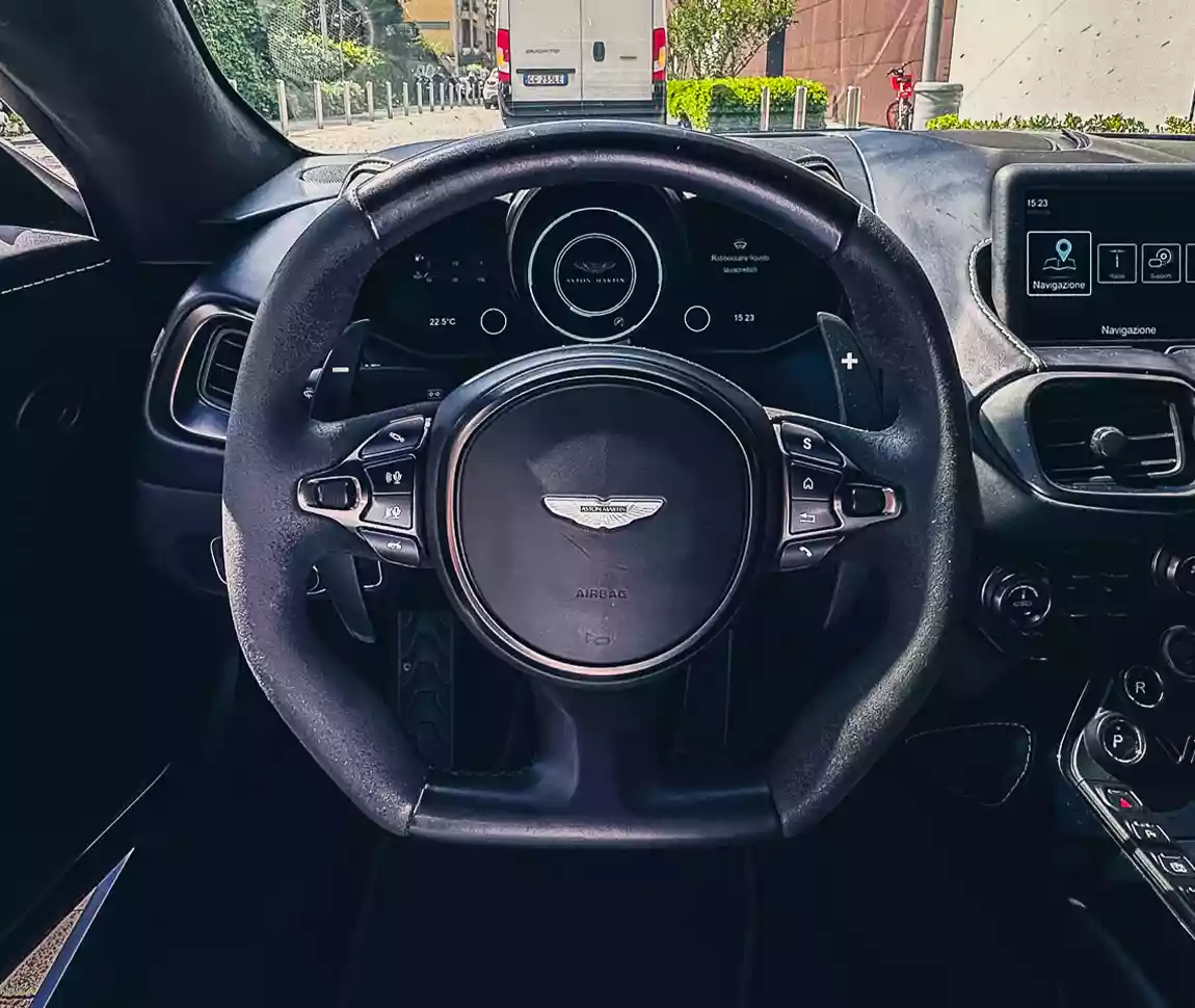 Aston Martin V12 Vantage 05