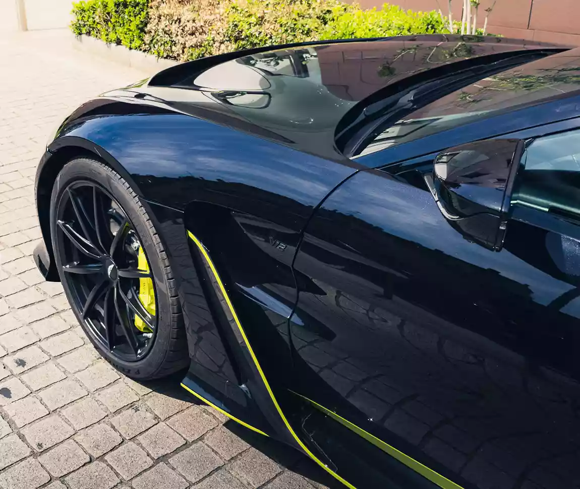 Aston Martin V12 Vantage 09