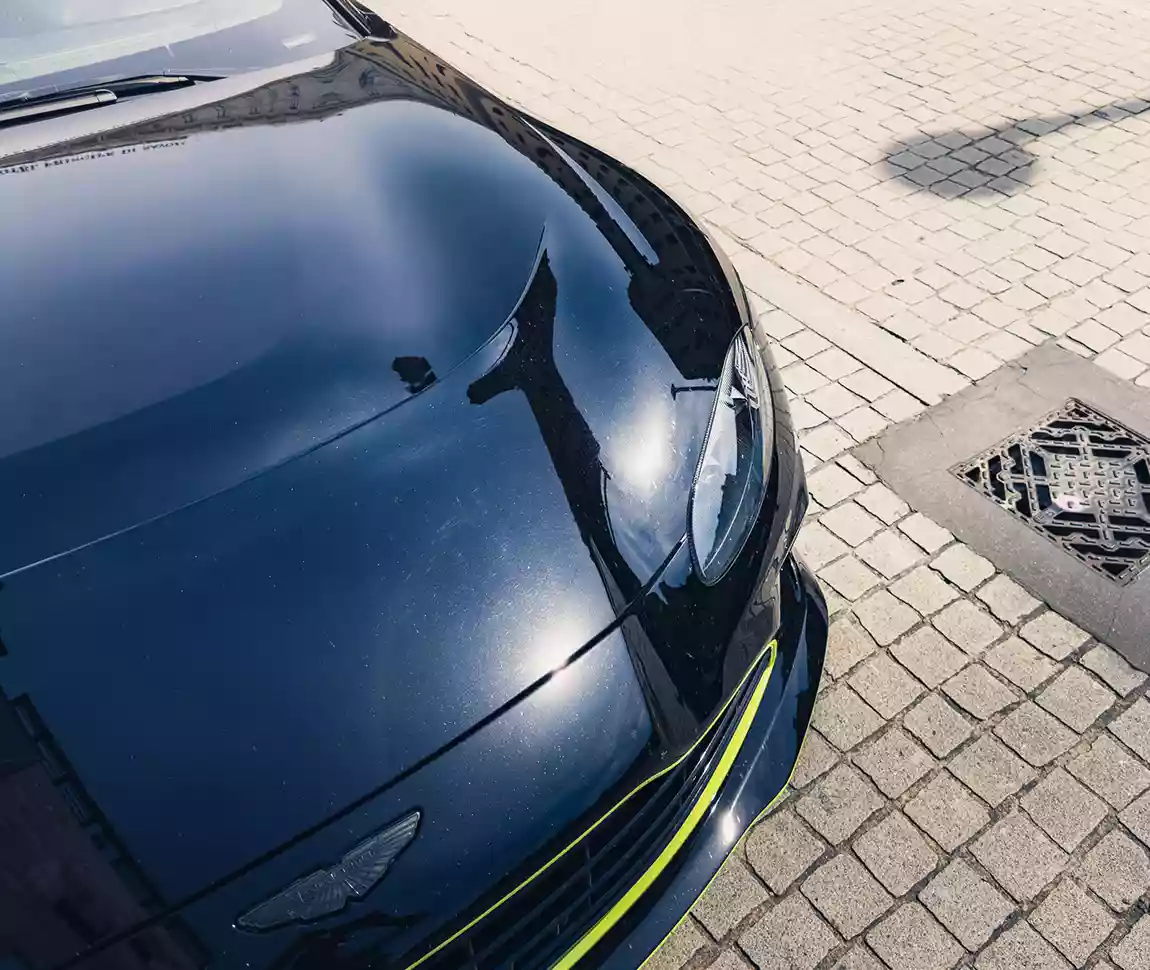 Aston Martin V12 Vantage 11
