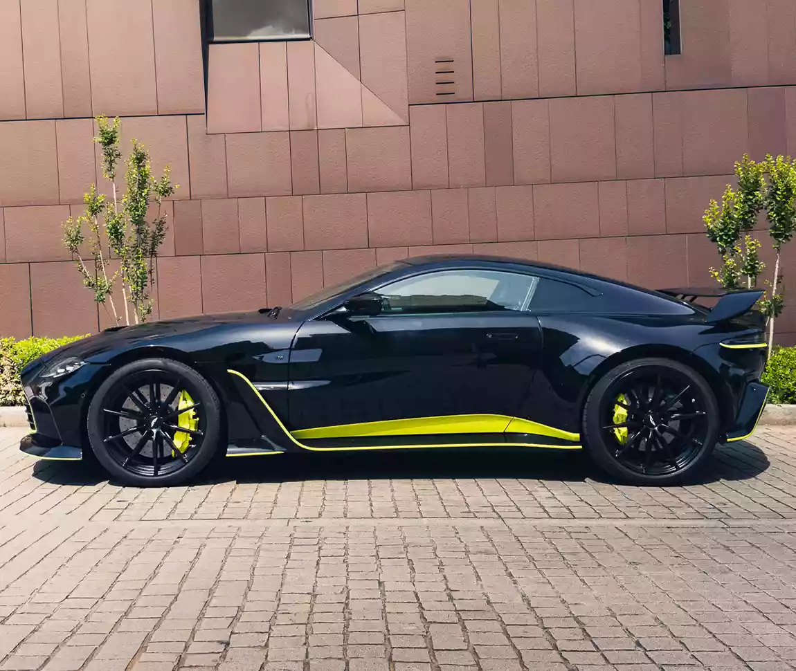 Aston Martin V12 Vantage 12